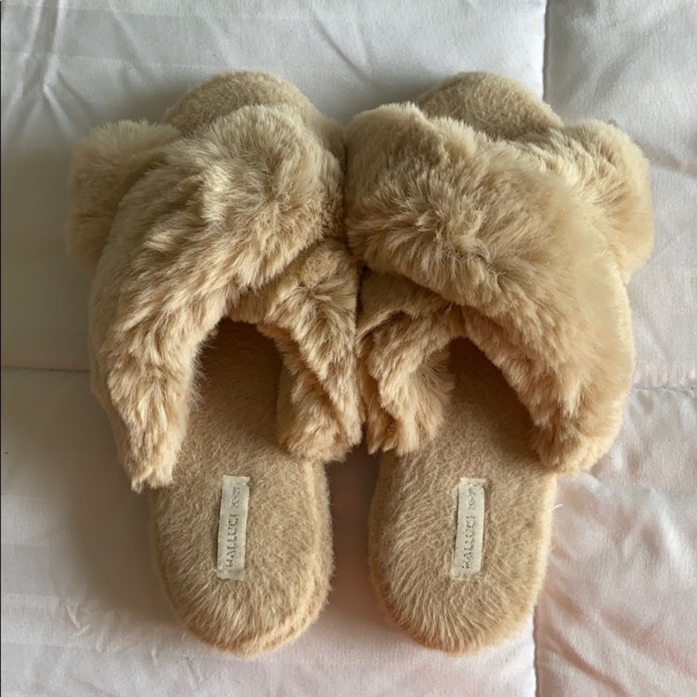 NWOT Halluci Faux Fur Slippers - 36/37